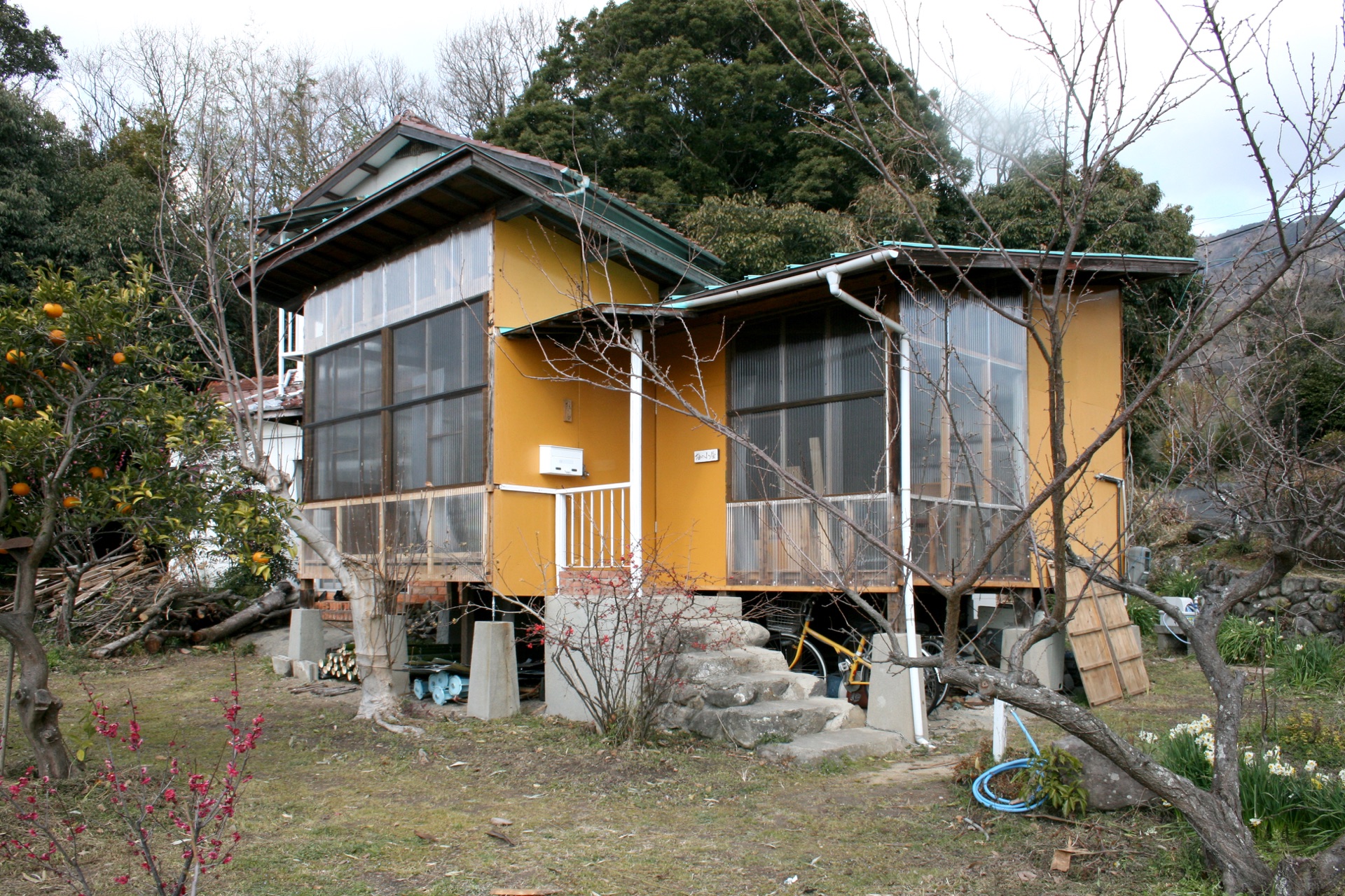 梅の小屋
